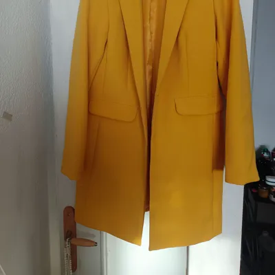 Veste longue moutarde à 38€